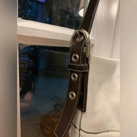 Coach Off White Pebbled Leather Shoulder Bag F10942 - Picture 3 of 15